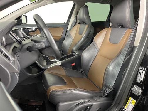 2017 Volvo XC60 T5 Dynamic