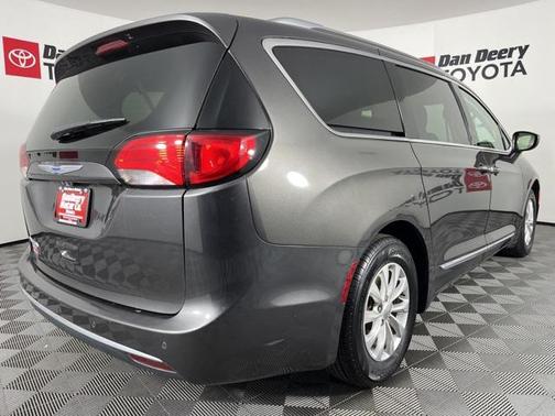 2018 Chrysler Pacifica Touring-L