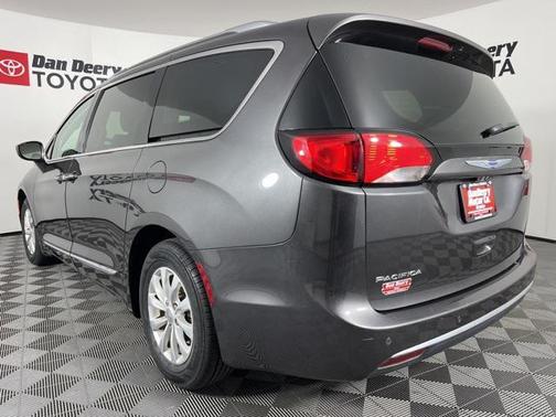 2018 Chrysler Pacifica Touring-L