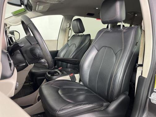 2018 Chrysler Pacifica Touring-L