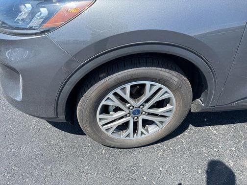 Gray Metallic 2022 Ford Escape SEL