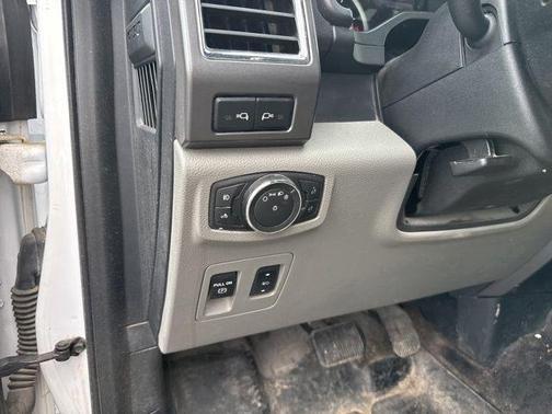 Oxford White 2017 Ford F-150 XLT