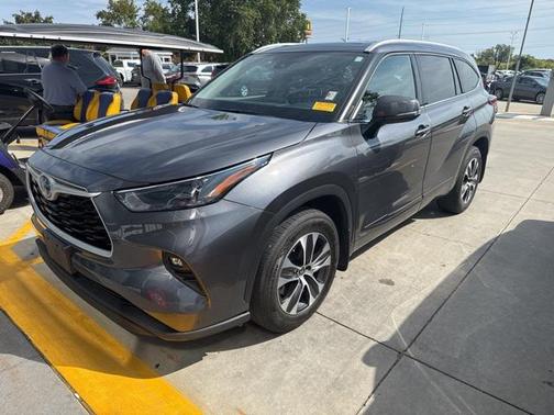 2022 Toyota Highlander Hybrid XLE