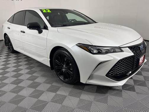 2022 Toyota Avalon Hybrid XSE