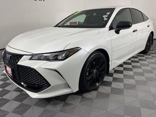 2022 Toyota Avalon Hybrid XSE