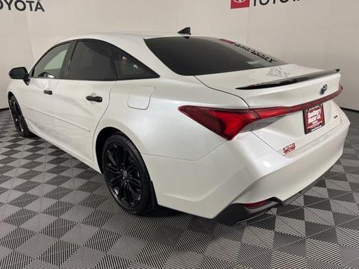 2022 Toyota Avalon Hybrid XSE