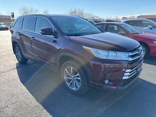 Ooh La La Rouge Mica 2019 Toyota Highlander XLE