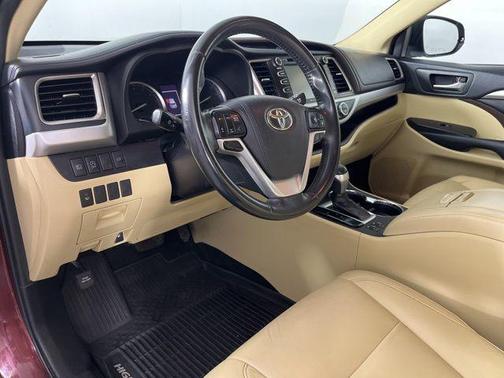 Ooh La La Rouge Mica 2019 Toyota Highlander XLE