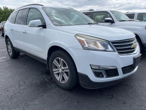 Summit White 2017 Chevrolet Traverse 1LT