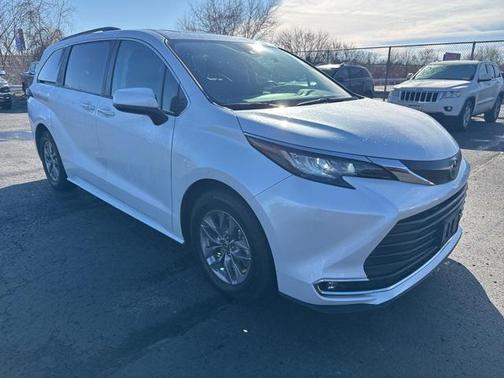 2023 Toyota Sienna XLE