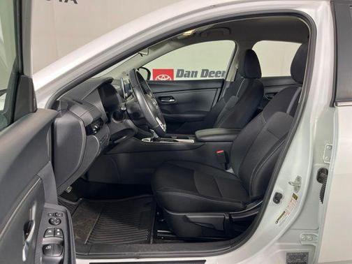 Aspen White Tricoat 2024 Nissan Sentra SV