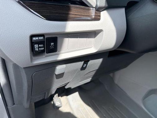 Celestial Silver Metallic 2019 Toyota Sienna XLE