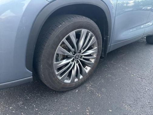 Stone 2020 Toyota Highlander Platinum