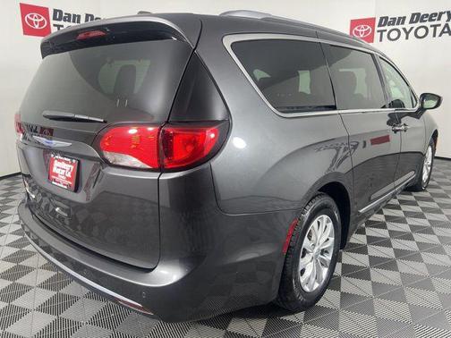 2018 Chrysler Pacifica Touring-L