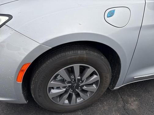2023 Chrysler Pacifica Hybrid Limited