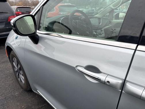 2023 Chrysler Pacifica Hybrid Limited