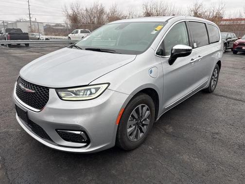 2023 Chrysler Pacifica Hybrid Limited