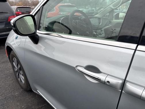 2023 Chrysler Pacifica Hybrid Limited