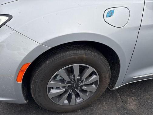 2023 Chrysler Pacifica Hybrid Limited