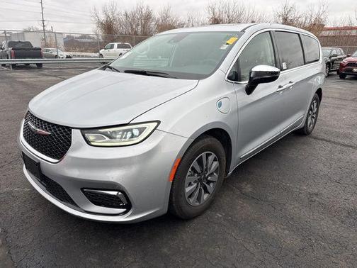 2023 Chrysler Pacifica Hybrid Limited
