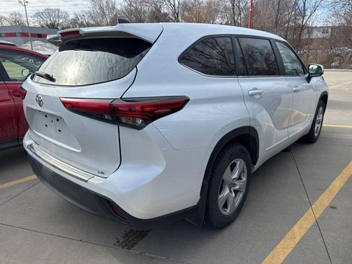 2023 Toyota Highlander LE