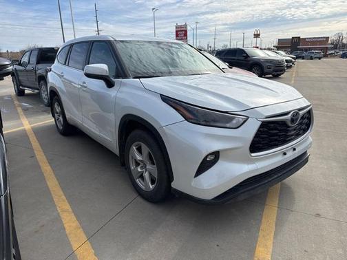 2023 Toyota Highlander LE