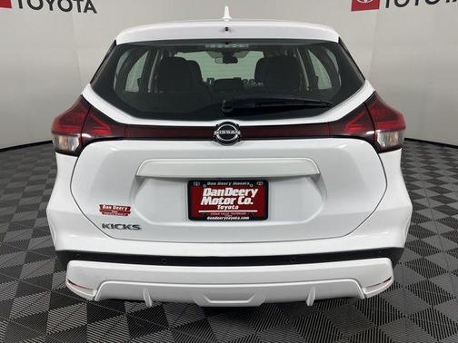 2022 Nissan Kicks S