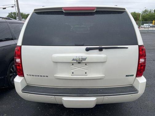 White Diamond Tricoat 2011 Chevrolet Suburban 1500 LTZ