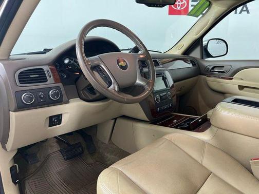 White Diamond Tricoat 2011 Chevrolet Suburban 1500 LTZ