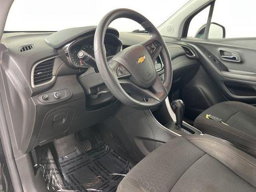 Mosaic Black Metallic 2020 Chevrolet Trax LS