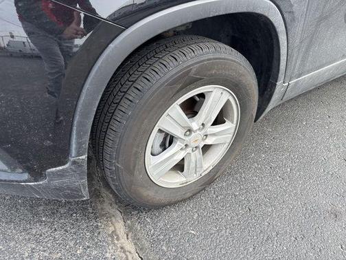 Mosaic Black Metallic 2020 Chevrolet Trax LS