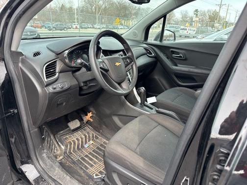 Mosaic Black Metallic 2020 Chevrolet Trax LS