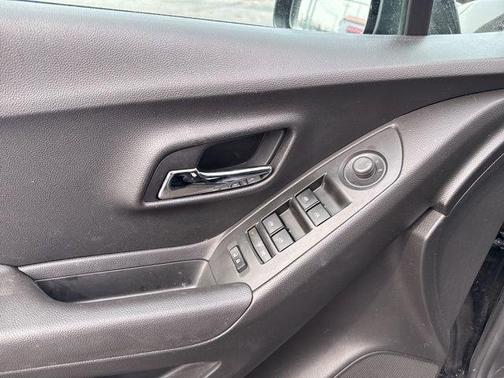 Mosaic Black Metallic 2020 Chevrolet Trax LS