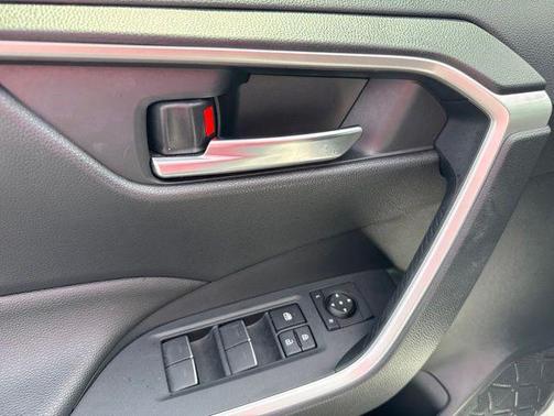 Wind Chill Pearl 2023 Toyota RAV4 Hybrid SE