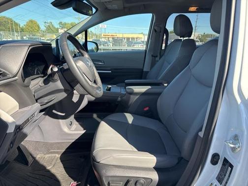 2023 Toyota Sienna XLE 7 Passenger