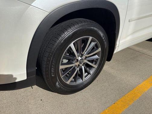 Blizzard Pearl 2017 Toyota Highlander XLE