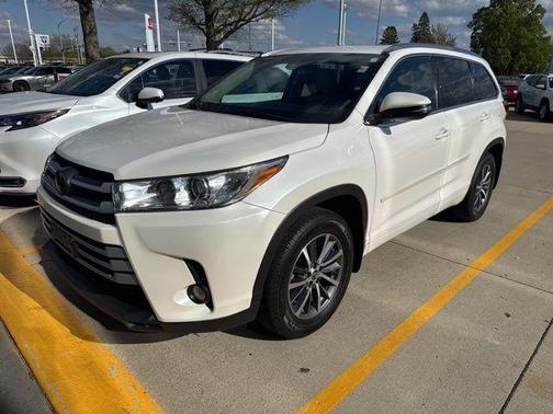 Blizzard Pearl 2017 Toyota Highlander XLE
