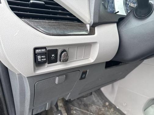 2020 Toyota Sienna XLE