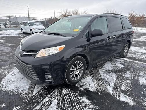 2020 Toyota Sienna XLE