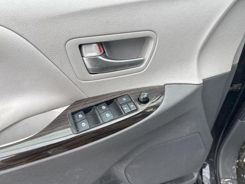 2020 Toyota Sienna XLE