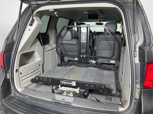 2010 Volkswagen Routan SE