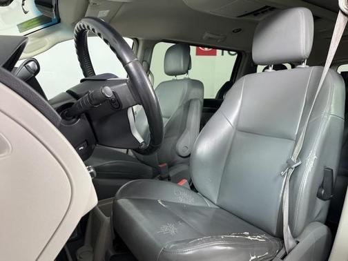 2010 Volkswagen Routan SE