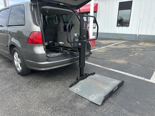 2010 Volkswagen Routan SE