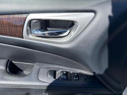 Brilliant Silver 2015 Nissan Pathfinder SL
