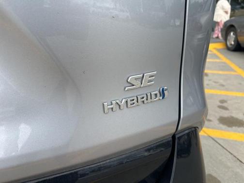 2022 Toyota RAV4 Hybrid SE