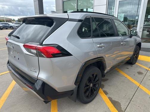 2022 Toyota RAV4 Hybrid SE