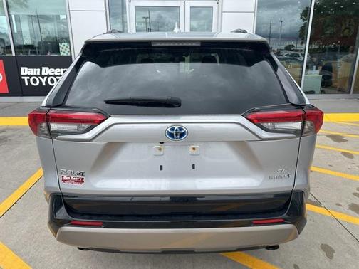 2022 Toyota RAV4 Hybrid SE