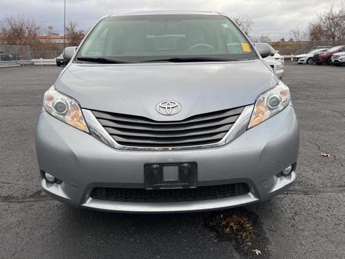 2013 Toyota Sienna XLE