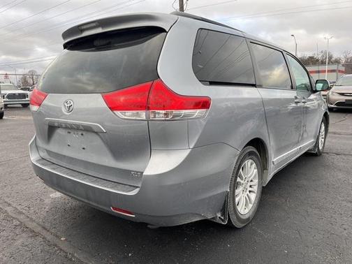 2013 Toyota Sienna XLE