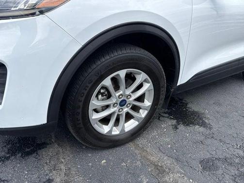 Oxford White 2020 Ford Escape SE